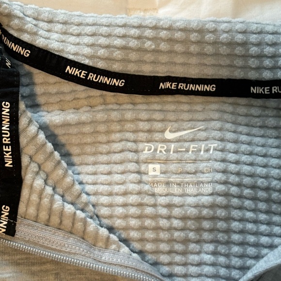 EUC Nike Running Pullover - Picture 9 of 9